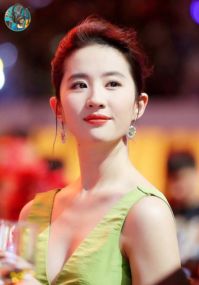Diễn viên lưu diệc phi là một trong những sinh viên trẻ nhất đậu vào Học viện Điện ảnh Bắc Kinh